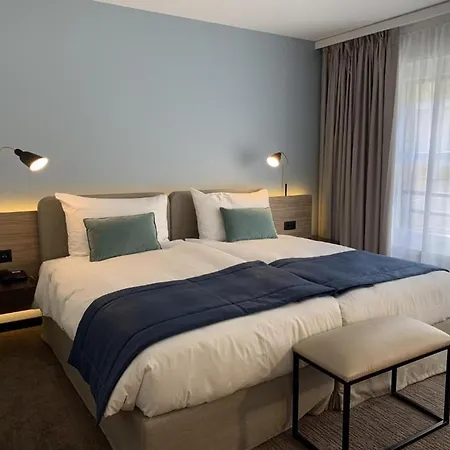 Hotel Astra & Restaurant 4*