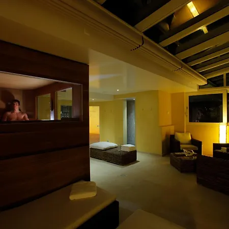 Astra & Restaurant ホテル 4*