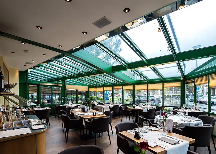 Astra & Restaurant ホテル 4*