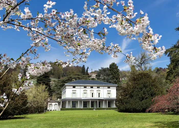 Astra & Restaurant ホテル 4*