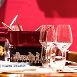 Astra & Restaurant فيفي