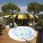 Astra & Restaurant 4* فيفي