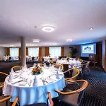 Astra & Restaurant فندق