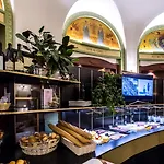 Astra & Restaurant فيفي