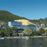 Astra & Restaurant فيفي